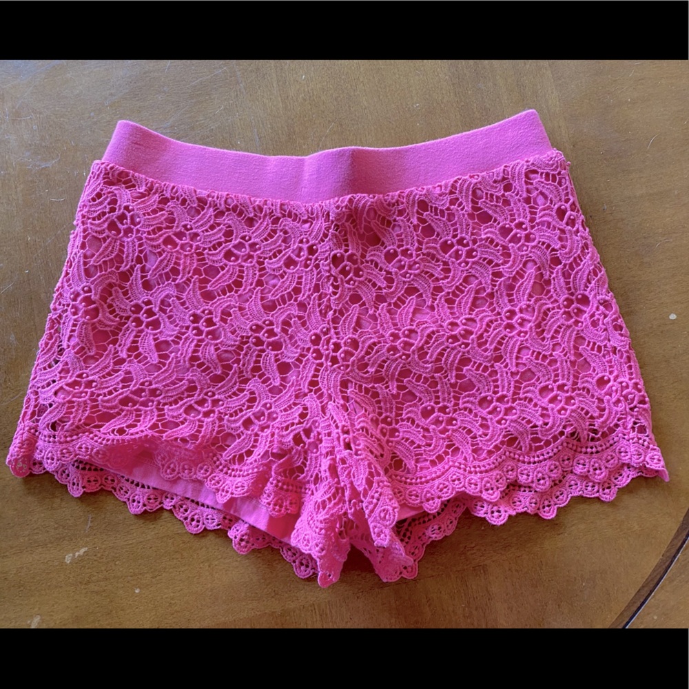 Lilly Pulitzer pink lace shorts size Medium